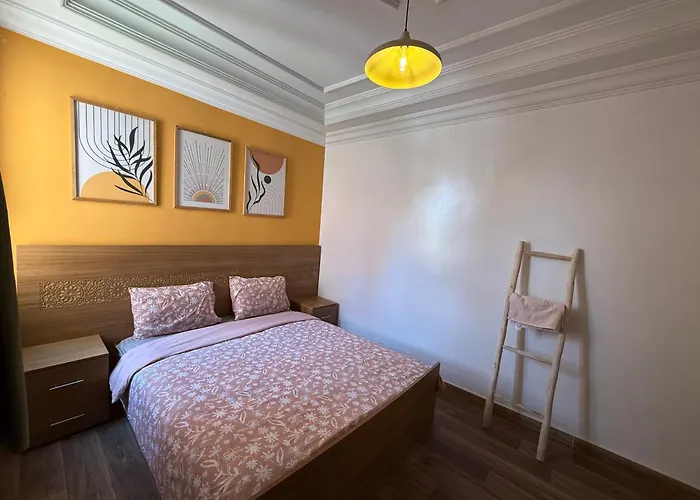 Julie\'S Airport Apartment