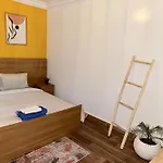 Julie\'S Airport Apartment