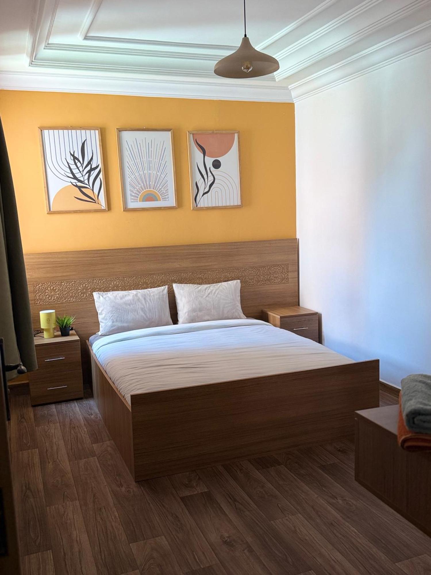 Julie's Airport Apartamento *